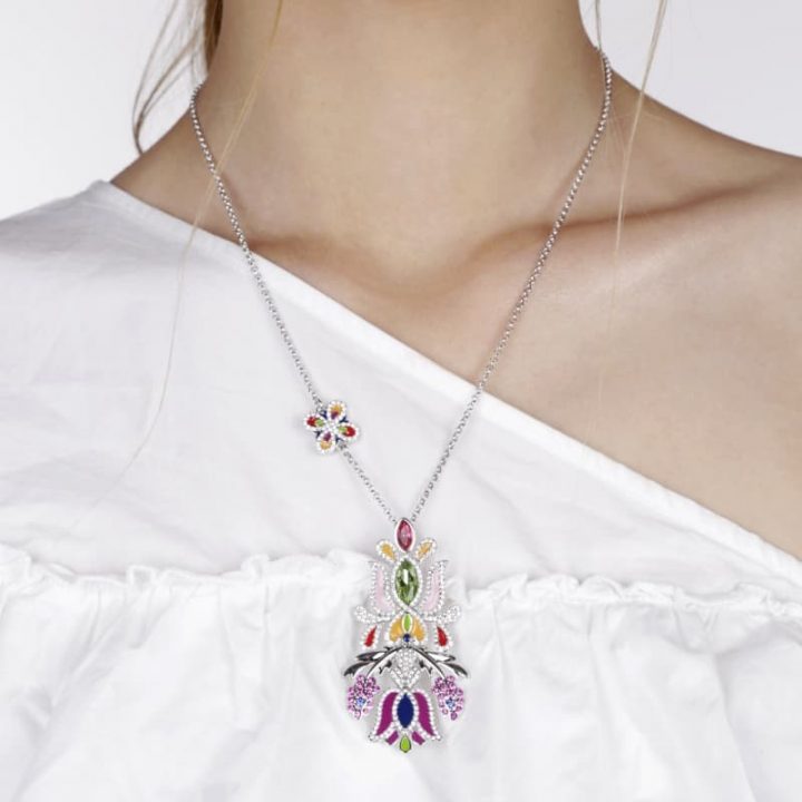 Náhrdelník PETRA TOTH s ornamentom kvetu 119-NAH-FS-SRR